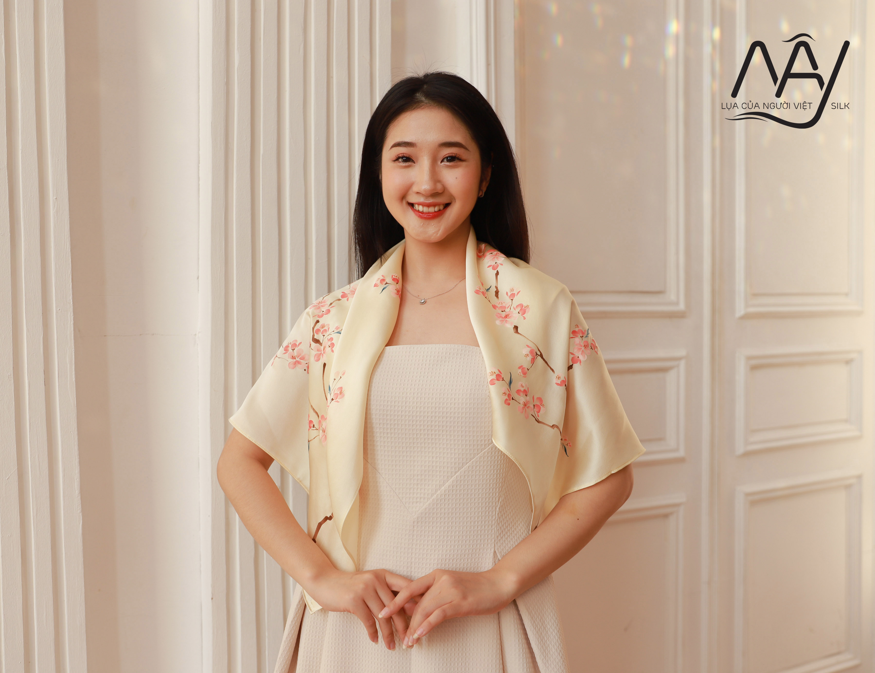 Khăn lụa tơ tằm của Mây Silk